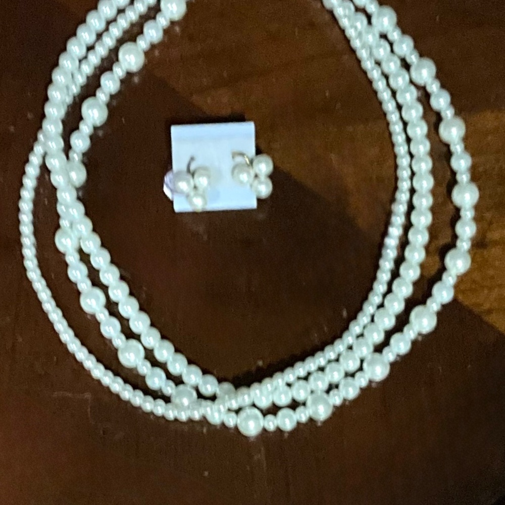 Timeless Triple Strand Ivory Freshwater Cultured Pearl Necklace/Earring Set NWT - Picture 2 of 7